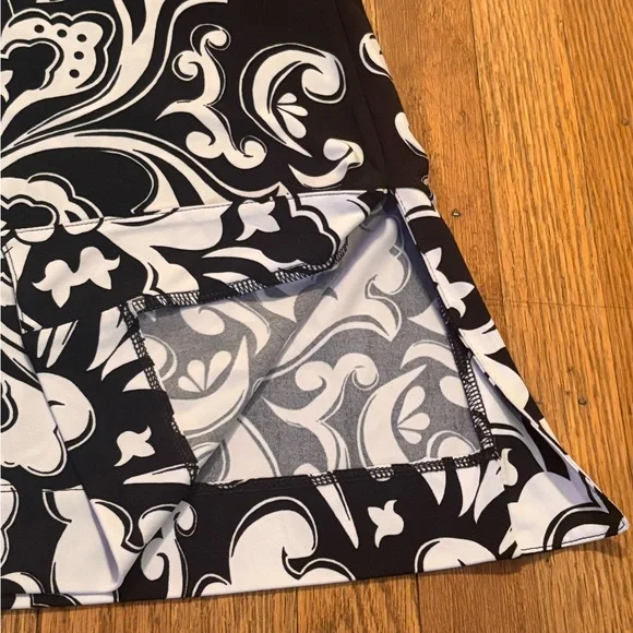 White House Black Market Women’s Tunic Top Small Black White Print Bell Sleeves. - Picture 7 of 8